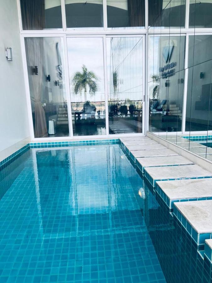 Khách sạn Crystal Blue Boutique 3*