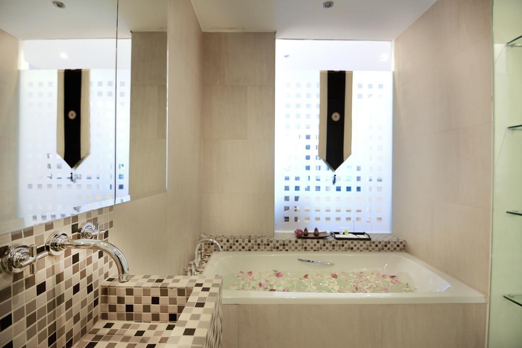 Khách sạn Crystal Blue Boutique 3*
