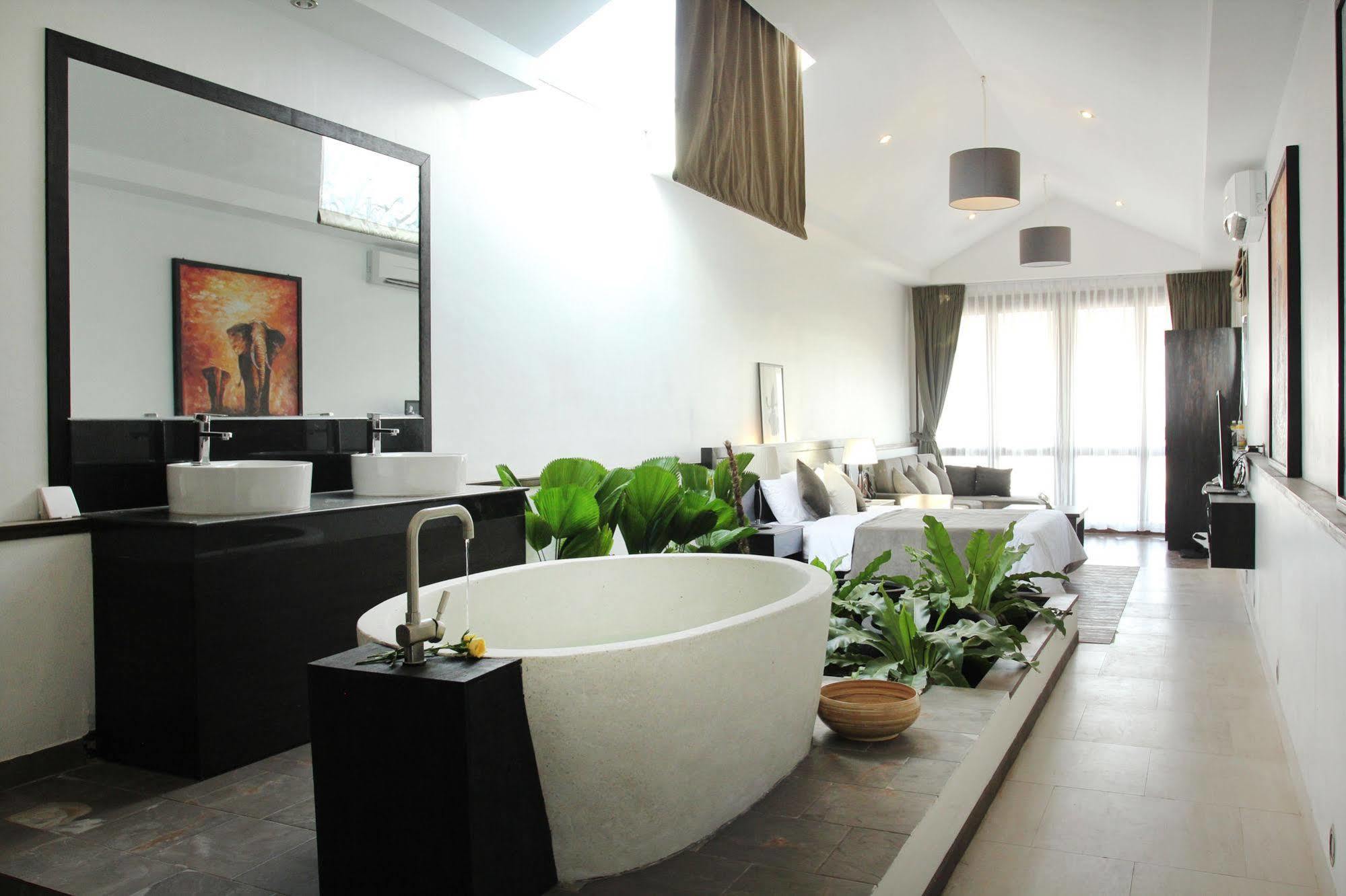 Crystal Blue Boutique 3*