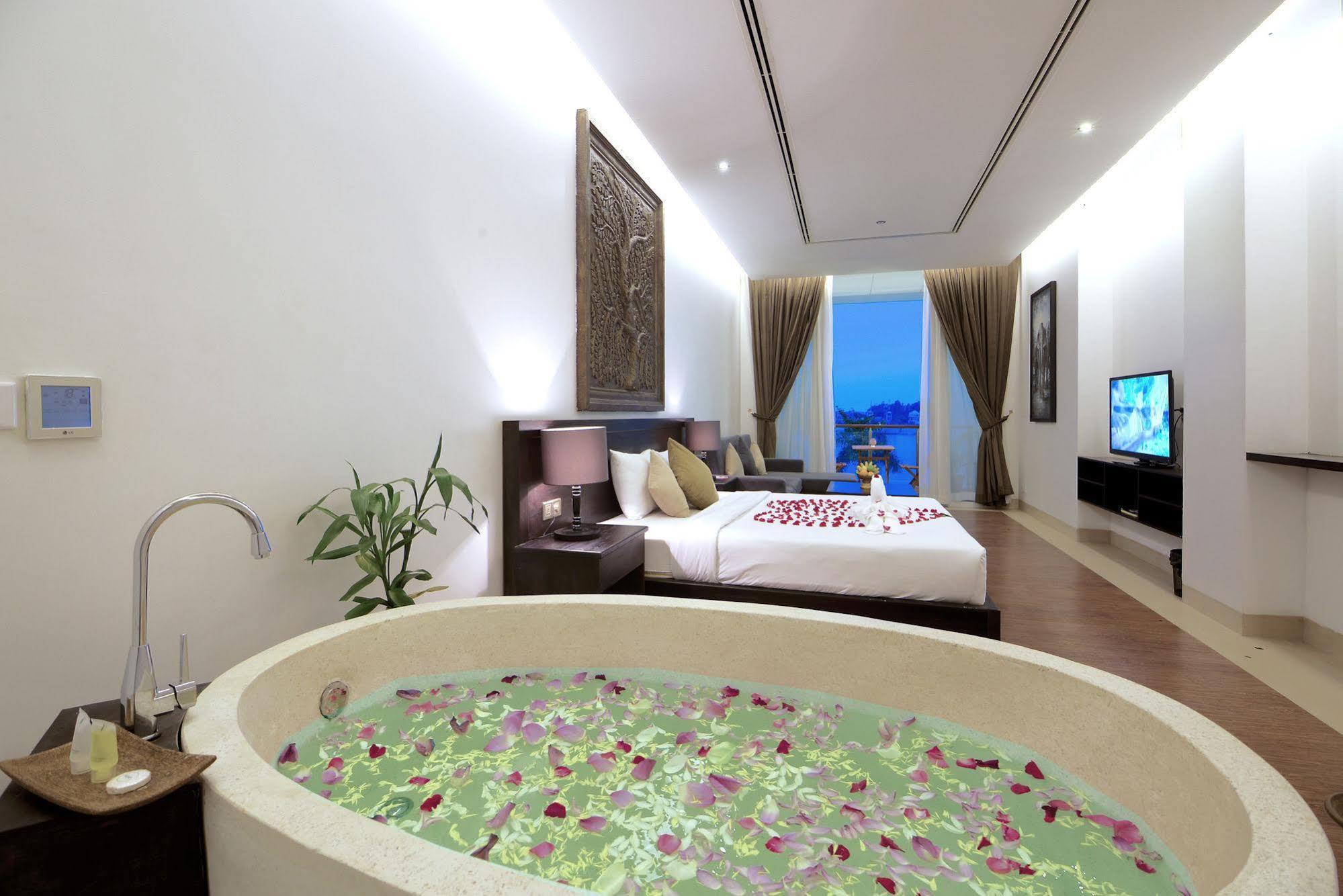 Crystal Blue Boutique 3*