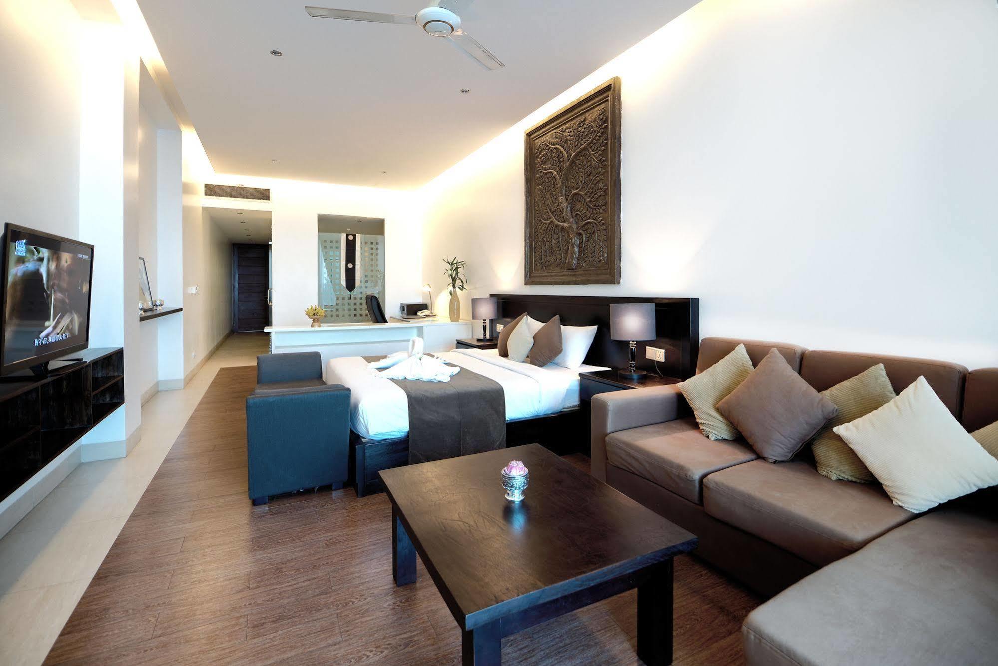 Khách sạn Crystal Blue Boutique 3*